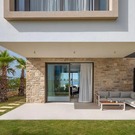 Semesterbostad Holiday Palms-8 By Interhome Tkon